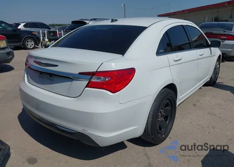 2014 Chrysler 200 Lx z USA, uszkodzony, nr VIN 1C3CCBAB0EN237151